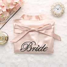 Cargar imagen en el visor de la galería, Mujeres chinas rayón bordado novia dama de honor Kimono Albornoz vestido Sexy Mini dormir camisón ropa de dormir batas de boda S0102