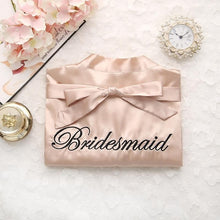Cargar imagen en el visor de la galería, Mujeres chinas rayón bordado novia dama de honor Kimono Albornoz vestido Sexy Mini dormir camisón ropa de dormir batas de boda S0102