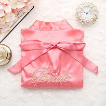 Cargar imagen en el visor de la galería, Mujeres chinas rayón bordado novia dama de honor Kimono Albornoz vestido Sexy Mini dormir camisón ropa de dormir batas de boda S0102
