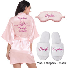Cargar imagen en el visor de la galería, Logotipo personalizado Weddin Fecha Nombre Faux Silk Kimono Robe Mujer Boda Novia Dama de honor Batas Despedida de soltera Boda Preparewear