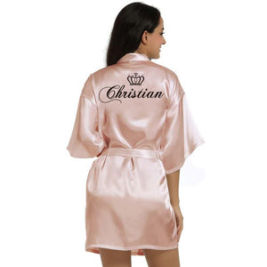 Logotipo personalizado Weddin Fecha Nombre Faux Silk Kimono Robe Mujer Boda Novia Dama de honor Batas Despedida de soltera Boda Preparewear