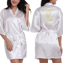 Cargar imagen en el visor de la galería, Logotipo personalizado Weddin Fecha Nombre Faux Silk Kimono Robe Mujer Boda Novia Dama de honor Batas Despedida de soltera Boda Preparewear