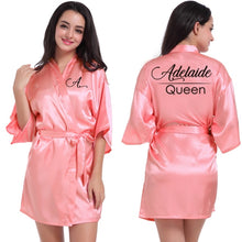Cargar imagen en el visor de la galería, Logotipo personalizado Weddin Fecha Nombre Faux Silk Kimono Robe Mujer Boda Novia Dama de honor Batas Despedida de soltera Boda Preparewear